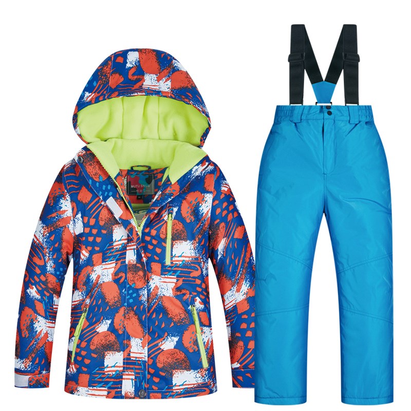 Children's red snowballs plus children's blue pants